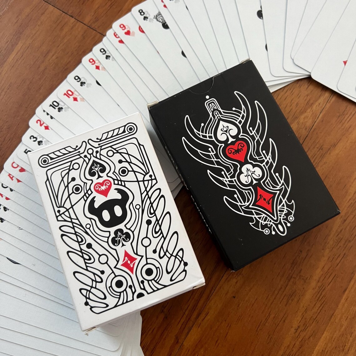 Hollow Knight 표준 포커 카드 세트 흑백 카 - Board Game Card 리뷰 및 가격